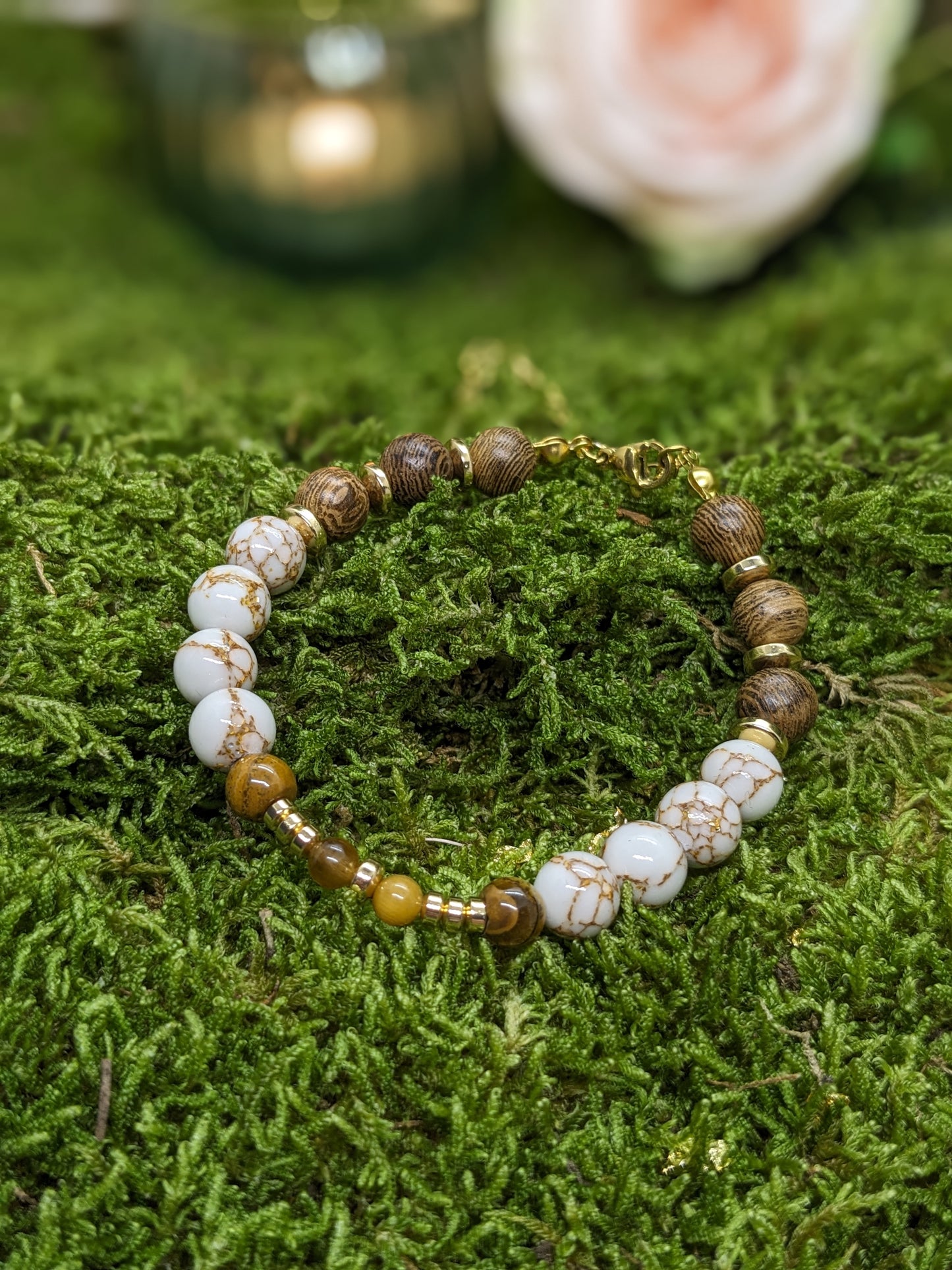 Bracelet Howlite doré & œil de tigre, bois