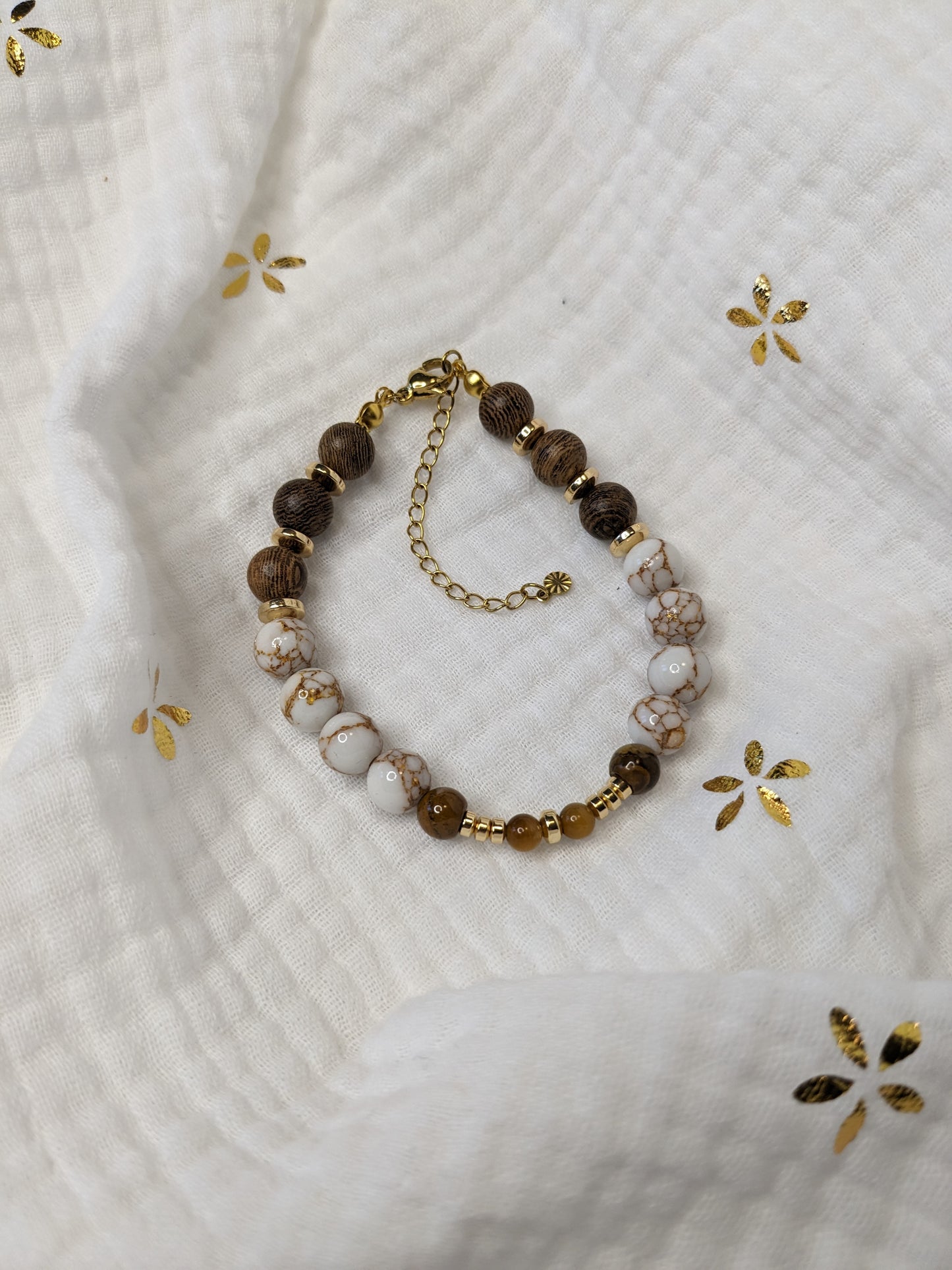 Bracelet Howlite doré & œil de tigre, bois