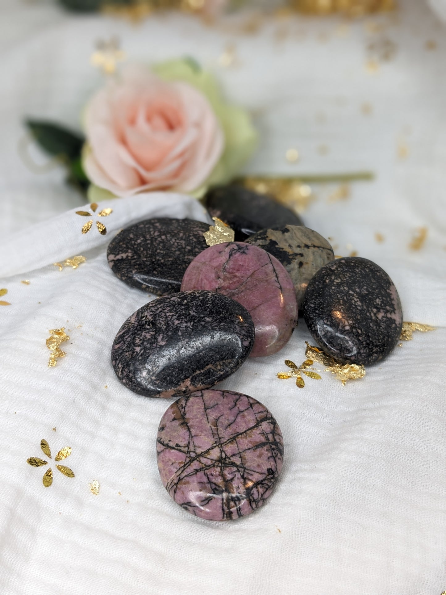 Galet de rhodonite