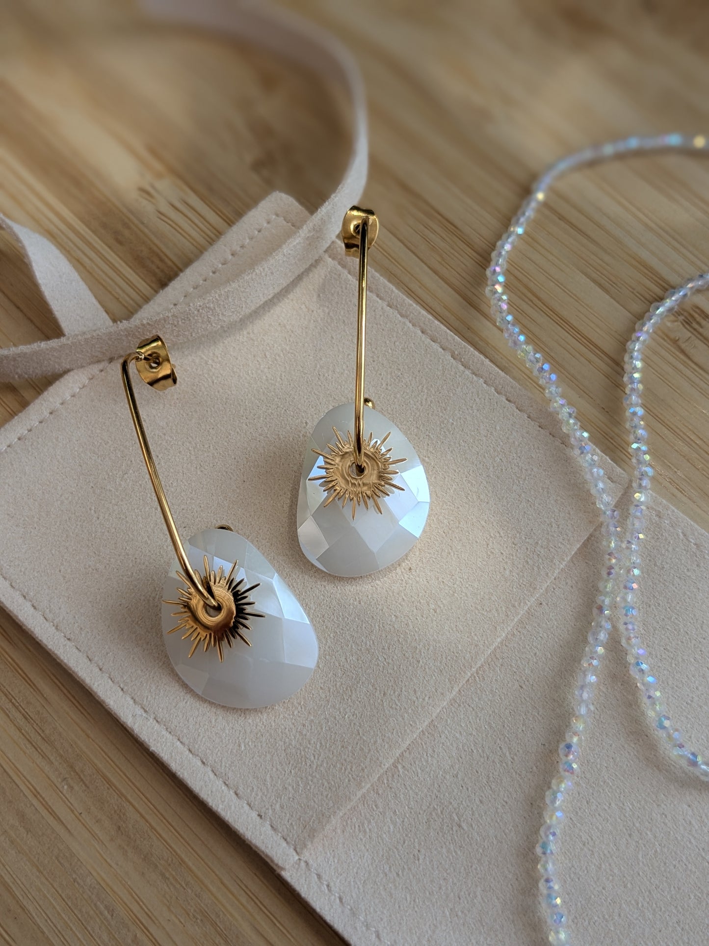 Boucle d'oreille Collection SunSet Lovers Blanche 🪷