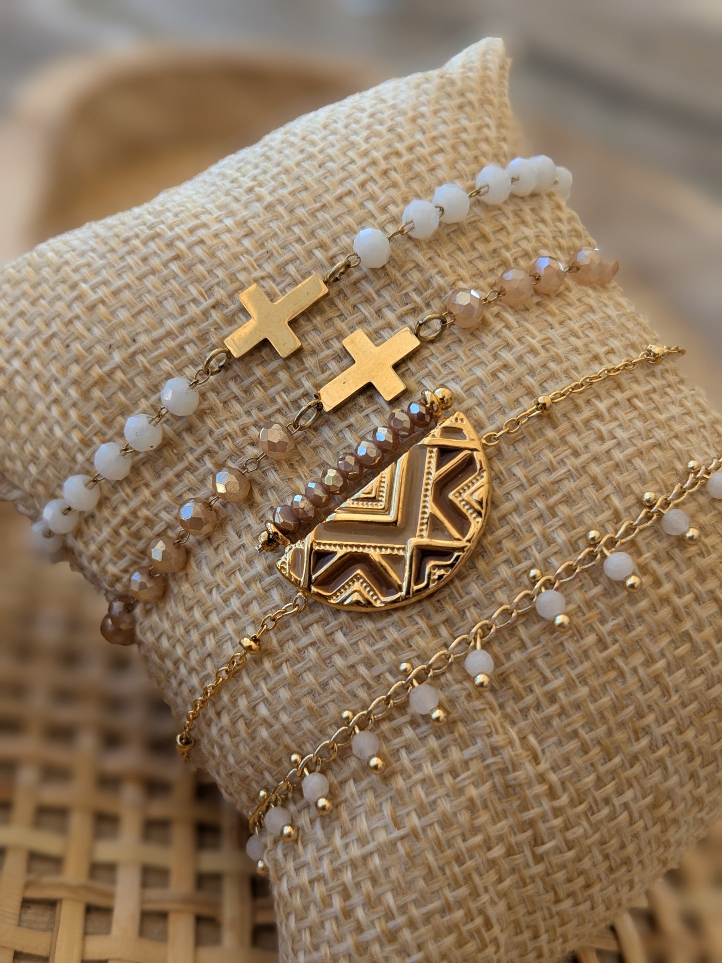 Bracelet perle en verre blanche & Croix