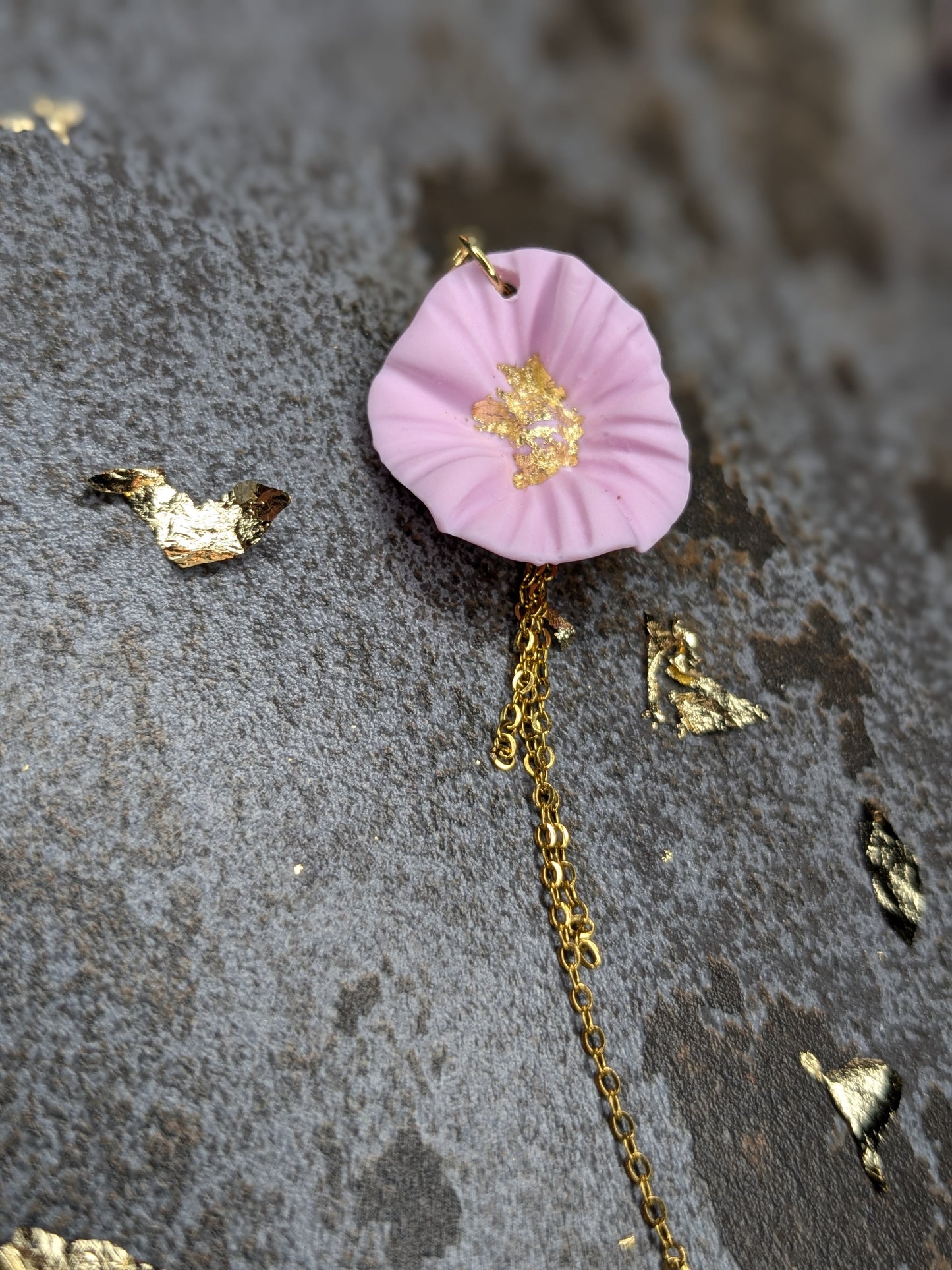 Boucle d'oreille Fleurs d'or 🌸