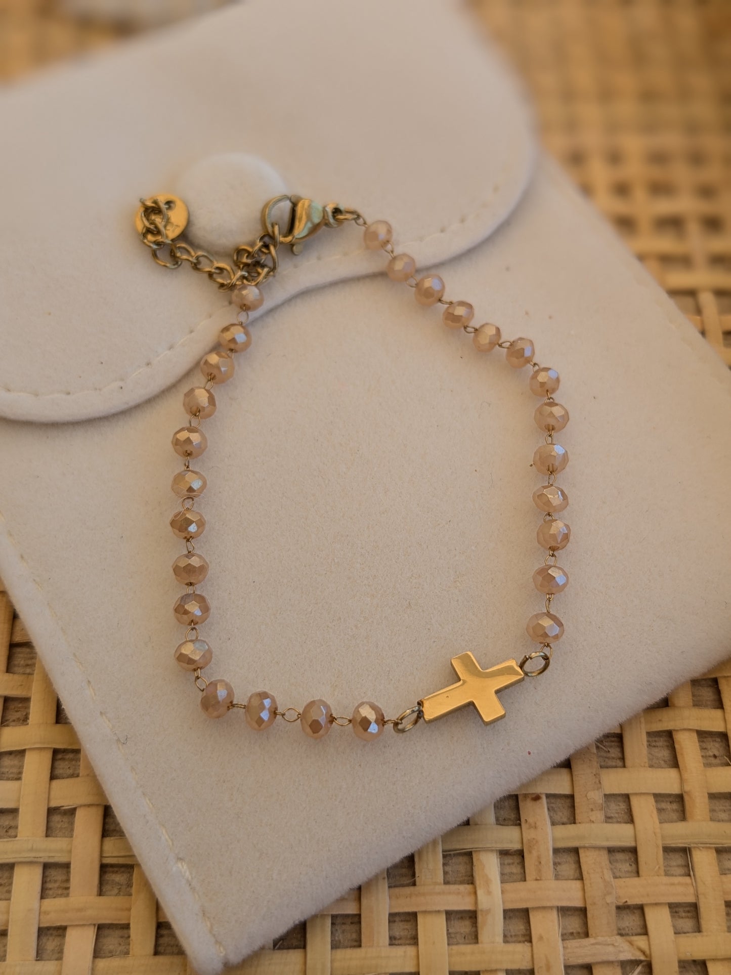 Bracelet perle de verre et croix