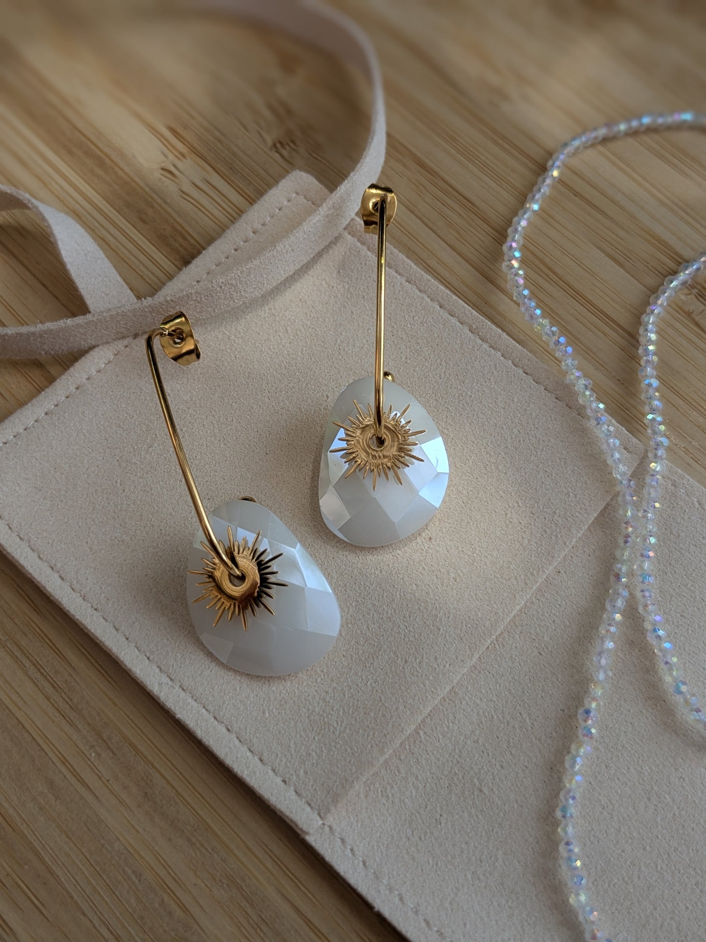 Boucle d'oreille Collection SunSet Lovers Blanche 🪷