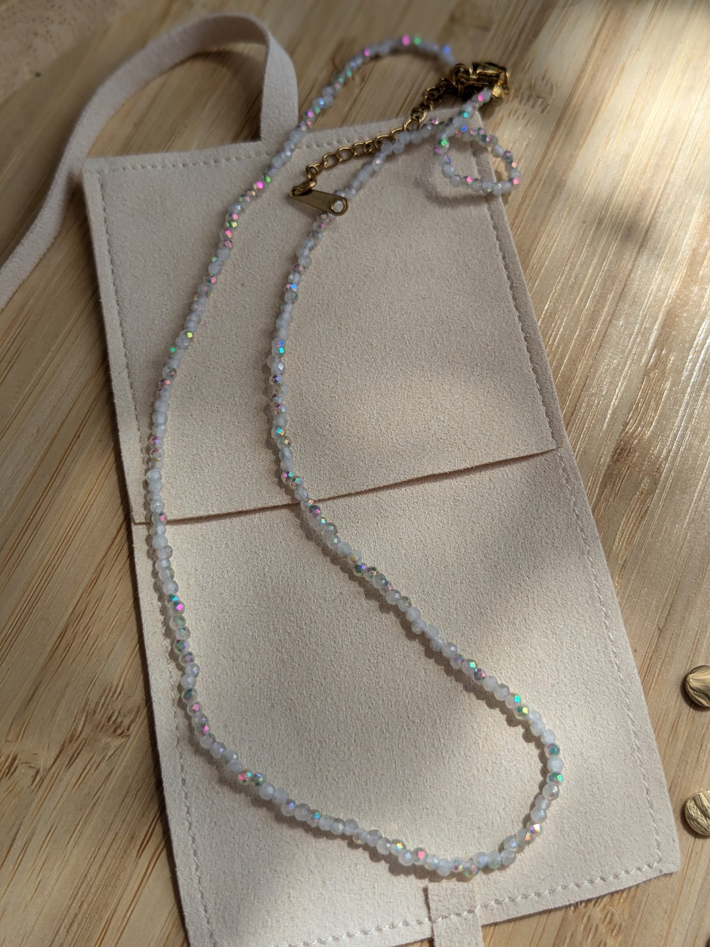 Collier de perles en verre facettées blanc Nacré 🪩