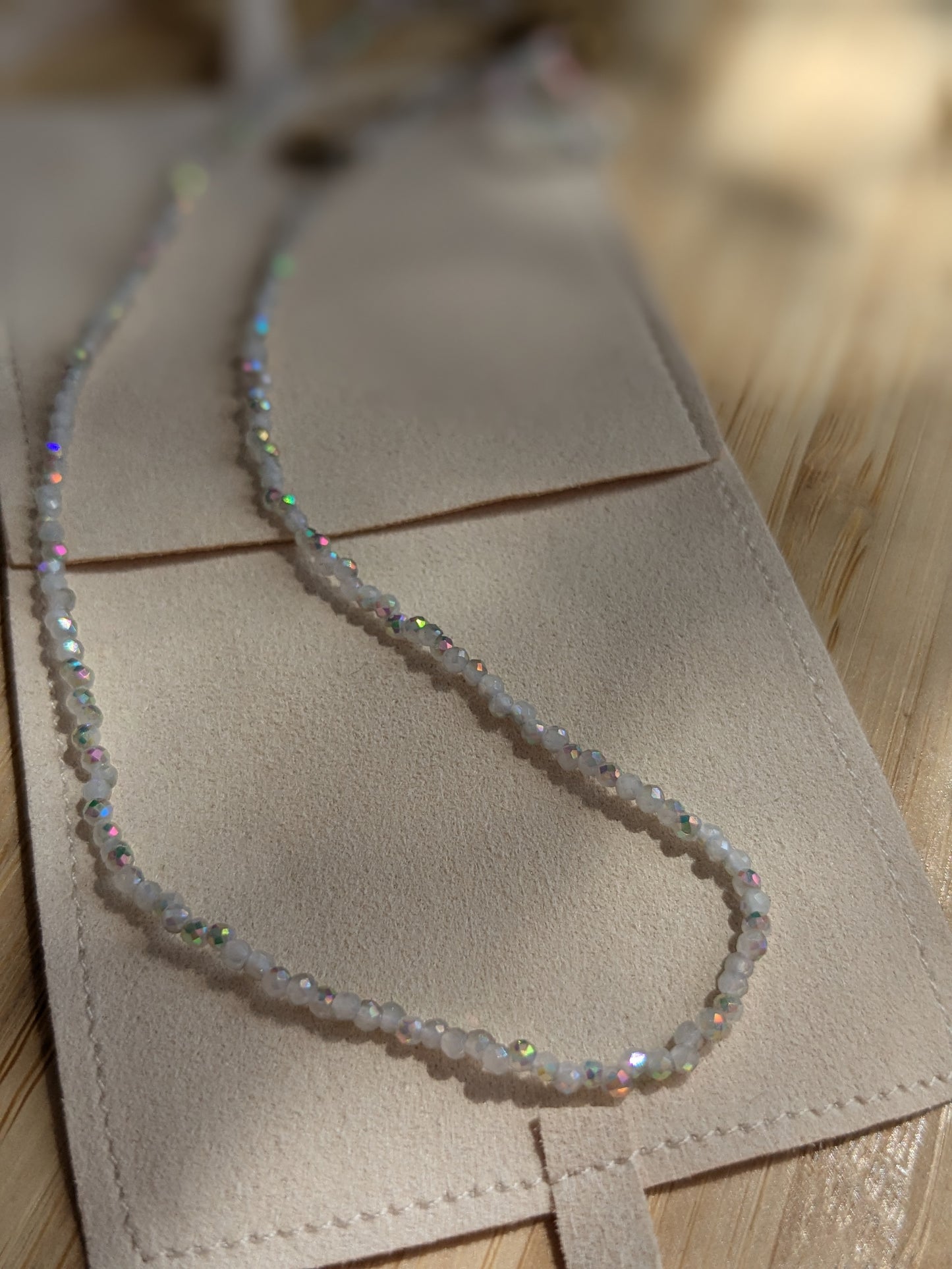 Collier de perles en verre facettées blanc Nacré 🪩