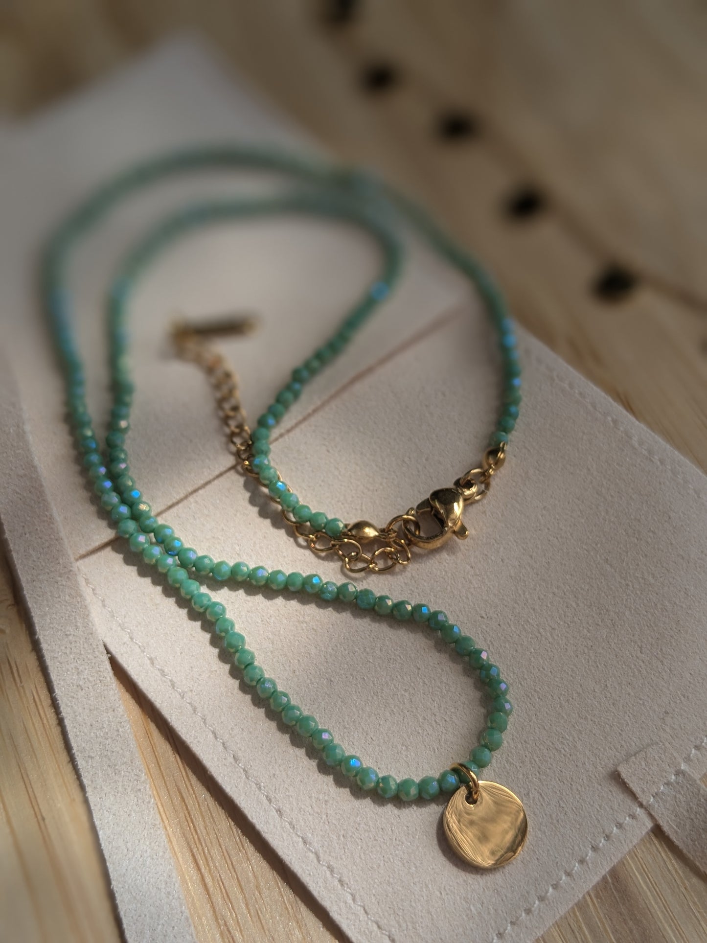 Collier de perles en verre facettées Bleu Turquoise médaille 🪩