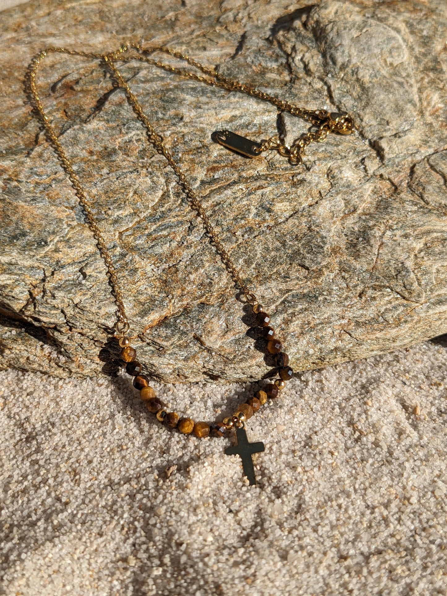 Collier oeil de tigre & croix