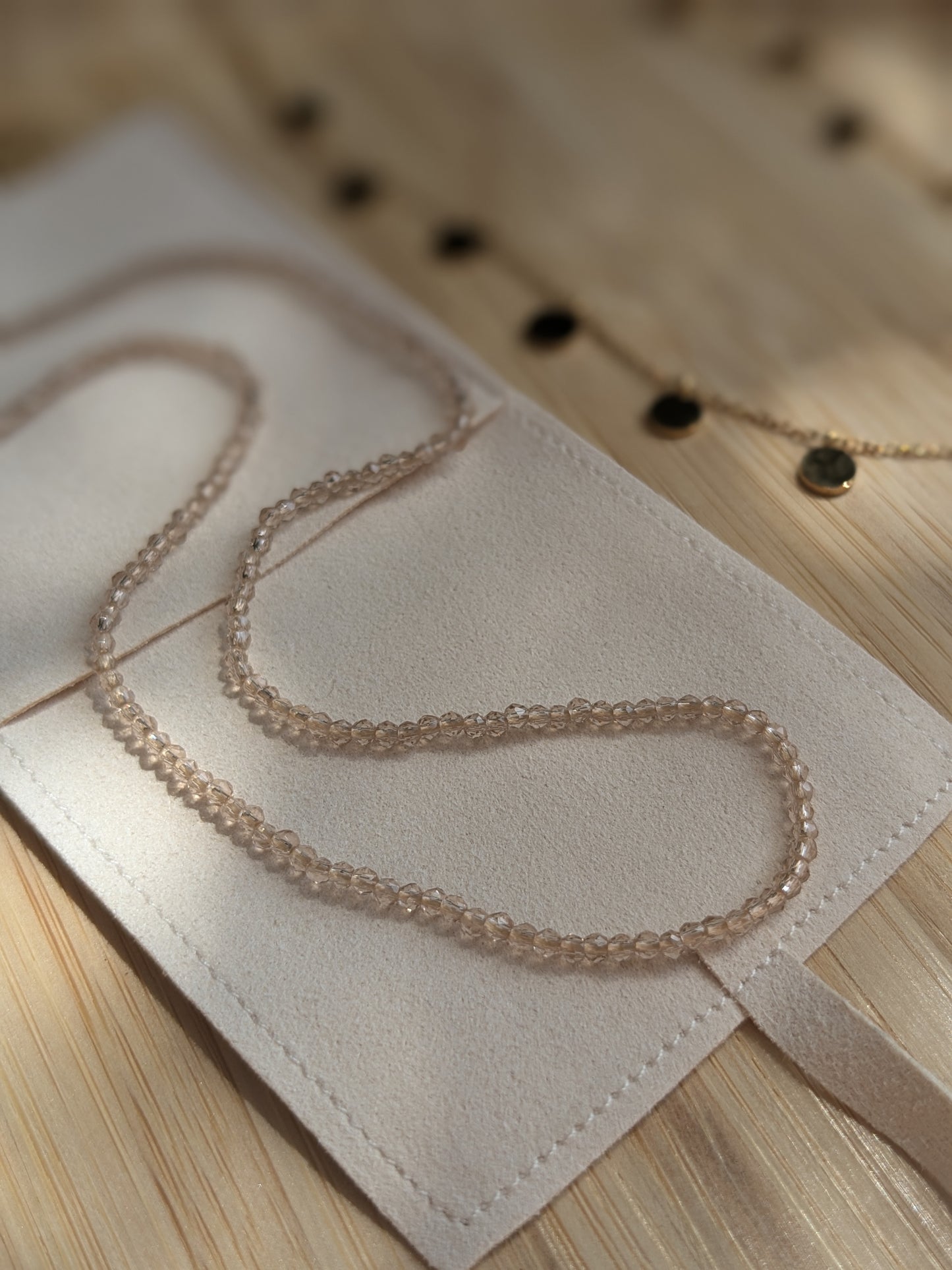 Collier de perles en verre facettées Beige transparent 🪩