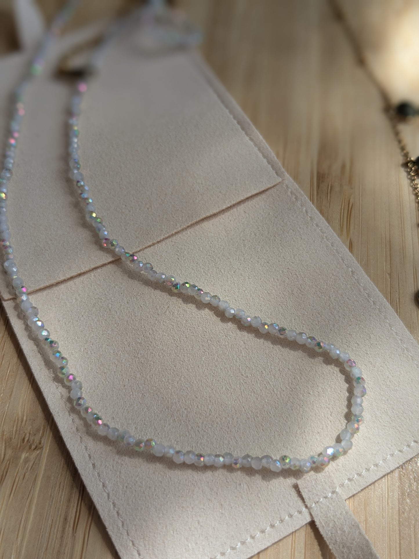 Collier de perles en verre facettées blanc Nacré 🪩