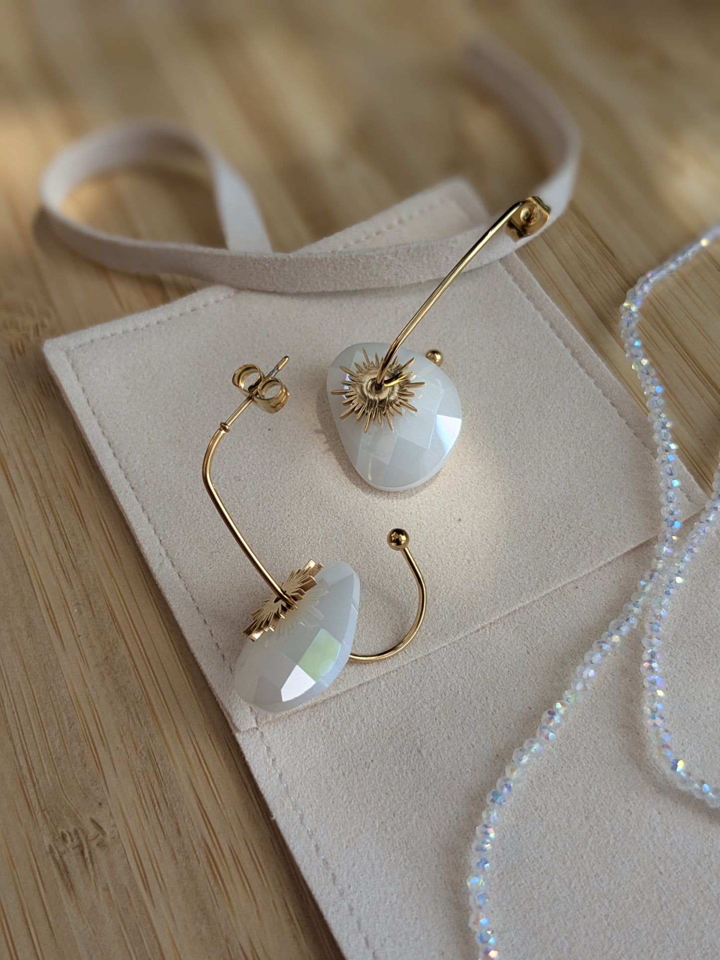 Boucle d'oreille Collection SunSet Lovers Blanche 🪷