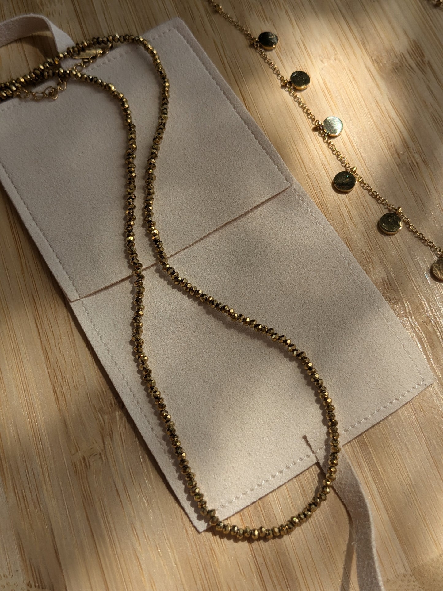 Collier de perles en verre facettées Doré 🪩