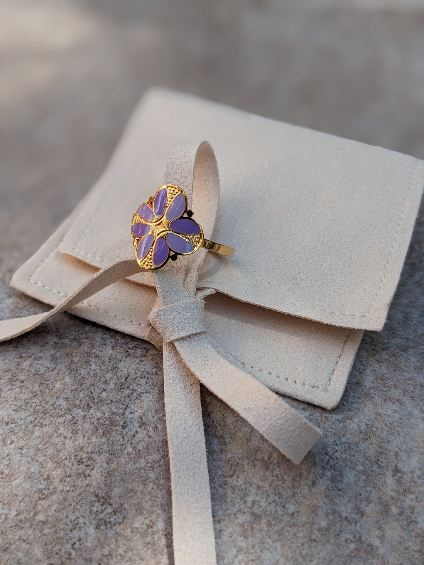 Bague ajustable trèfle mauve