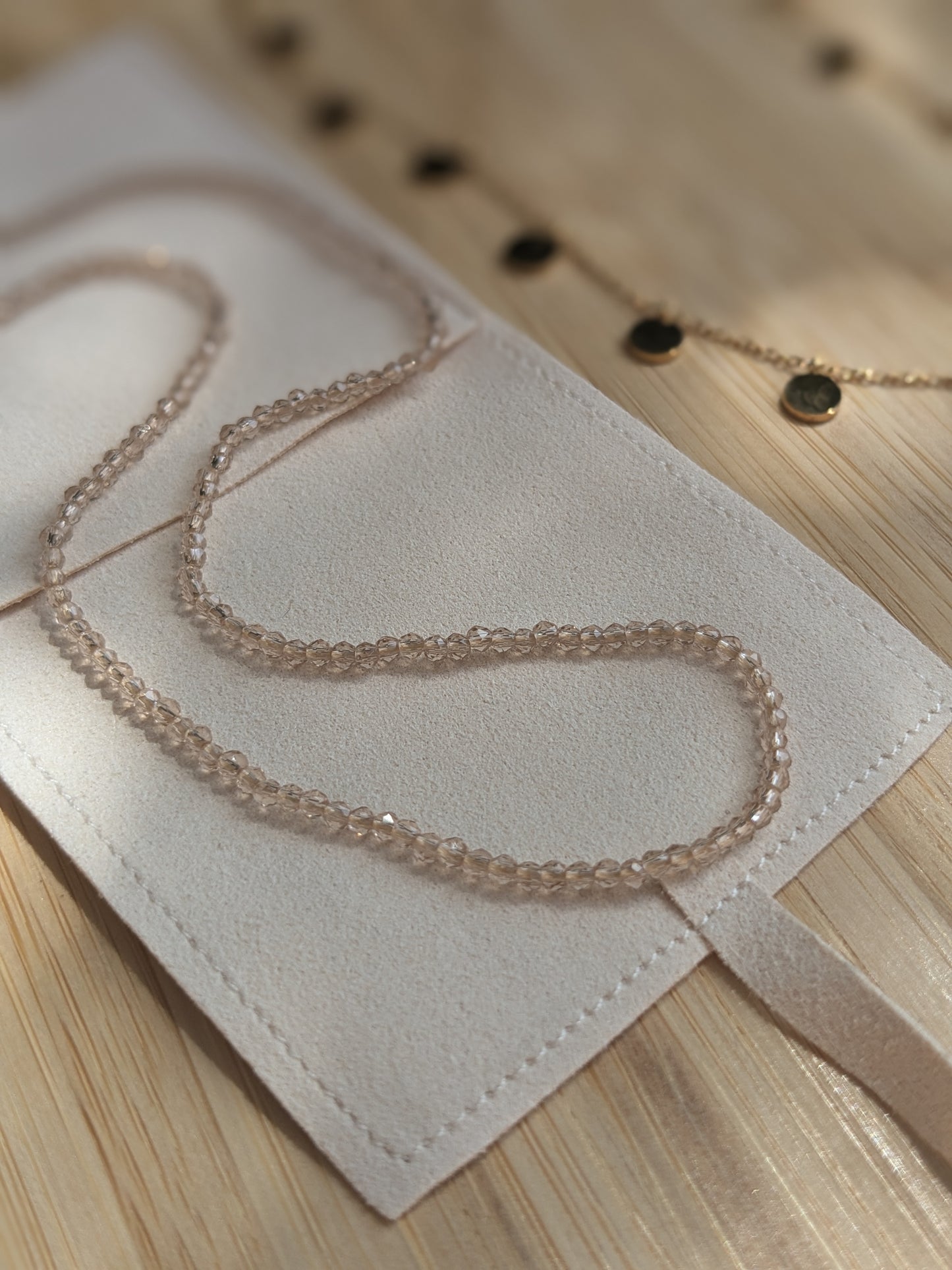 Collier de perles en verre facettées Beige transparent 🪩