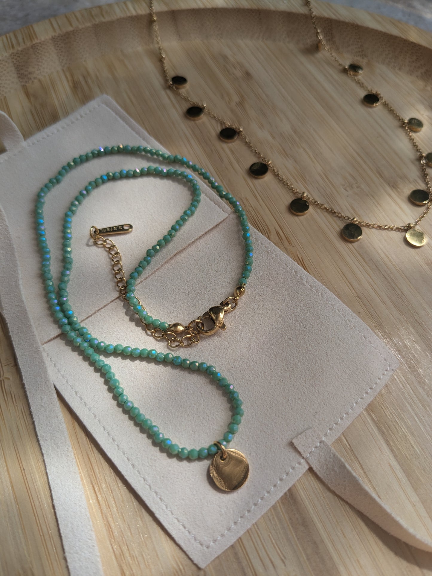 Collier de perles en verre facettées Bleu Turquoise médaille 🪩