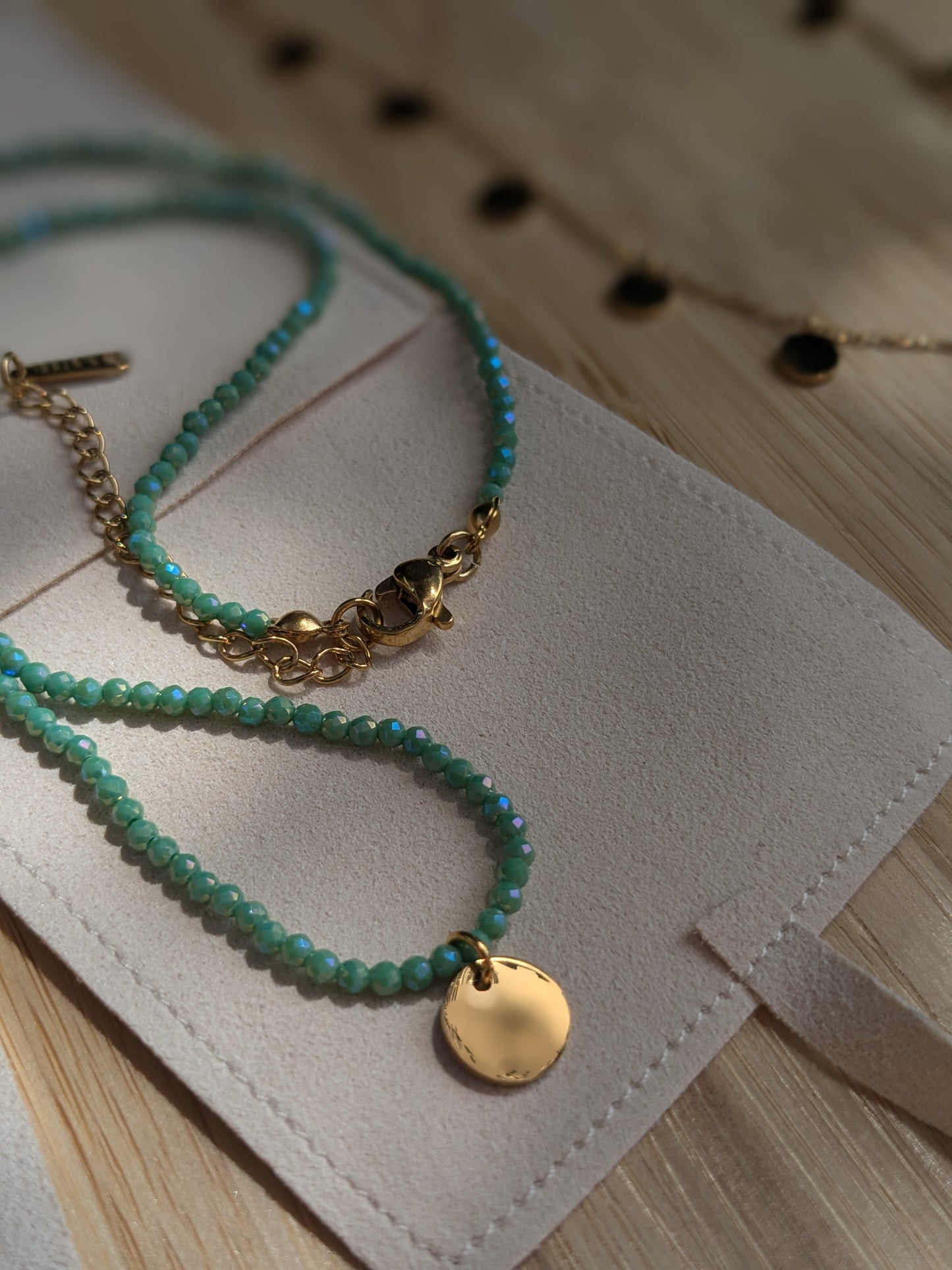 Collier de perles en verre facettées Bleu Turquoise médaille 🪩