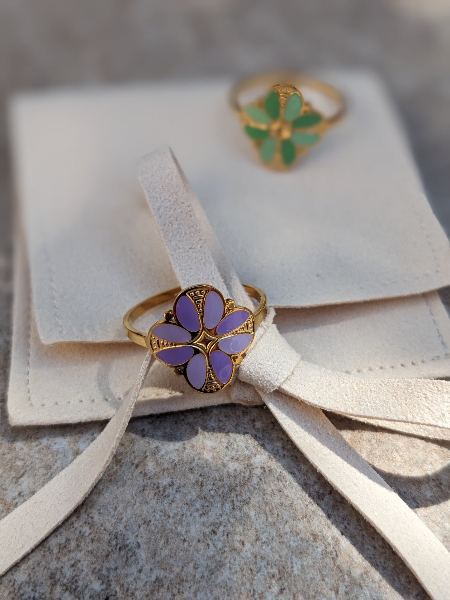 Bague ajustable trèfle mauve