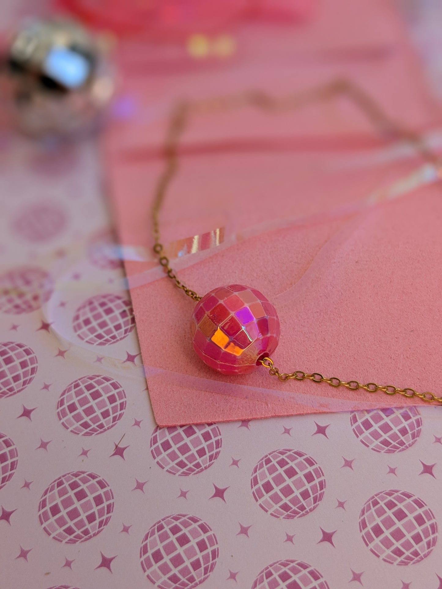 Collier boule à facette Rose vif