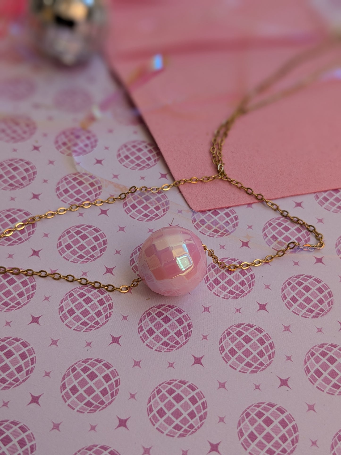 Collier boule à facette Rose poudré 💕